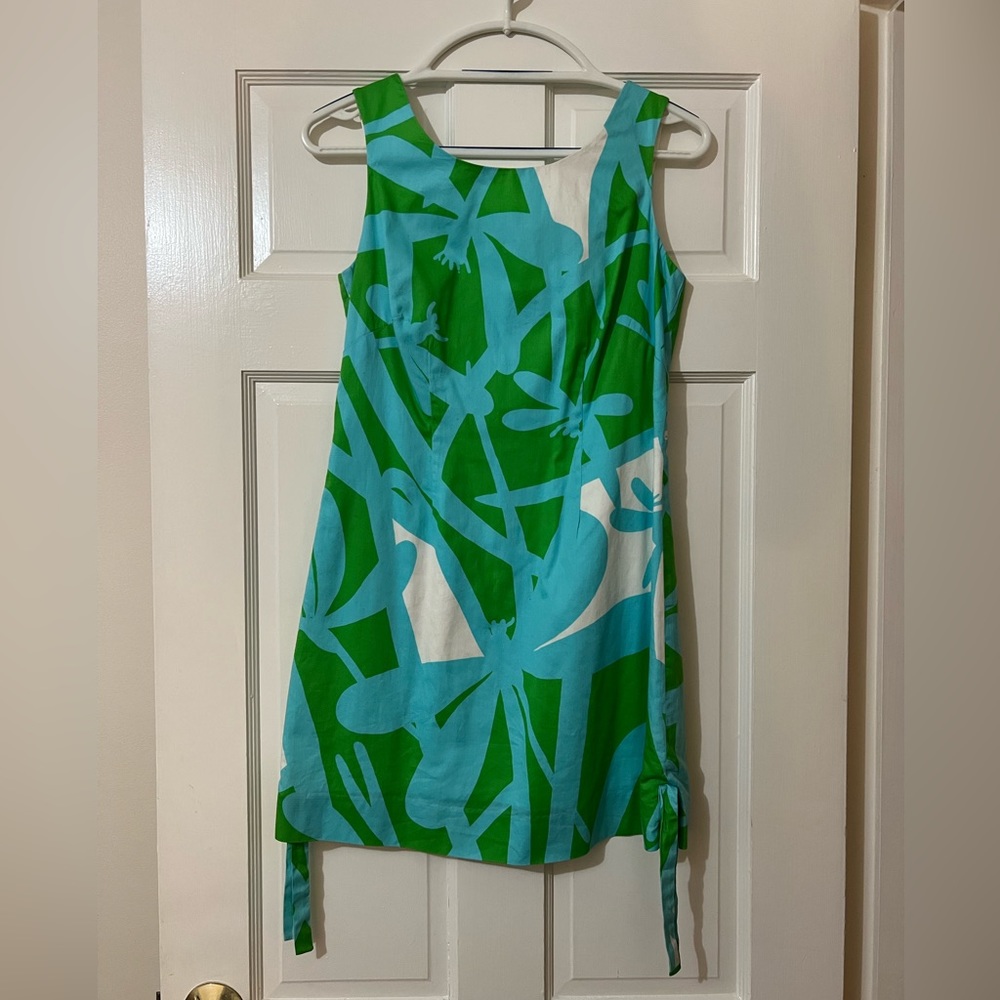 Lily Pulitzer Shift Dress | Size 2. Gently worn and always dry cleaned